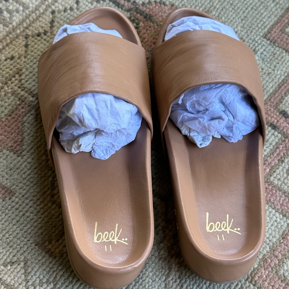 Beek! Size 11, slides